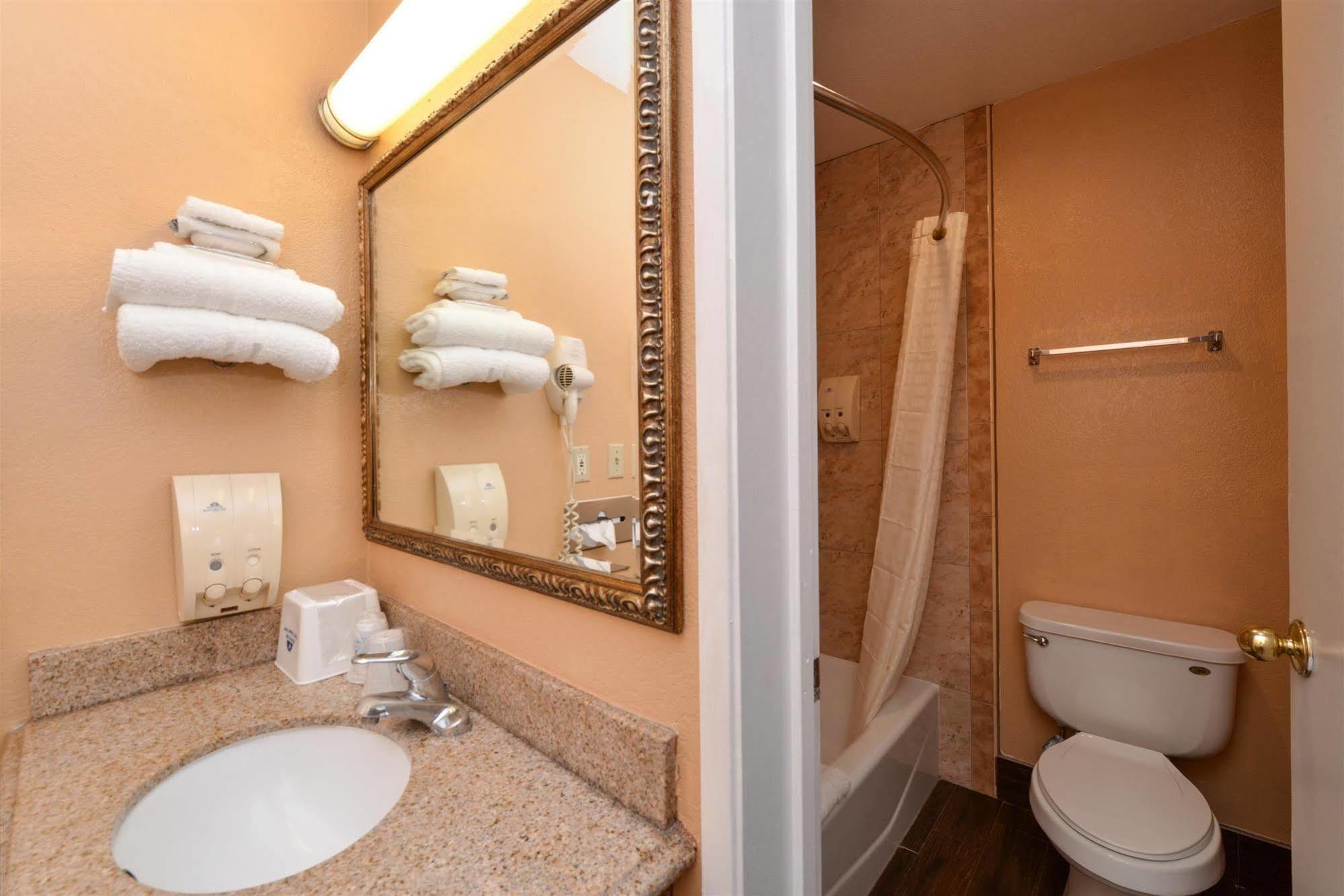 Americas Best Value Inn & Suites-East Bakersfield Buitenkant foto